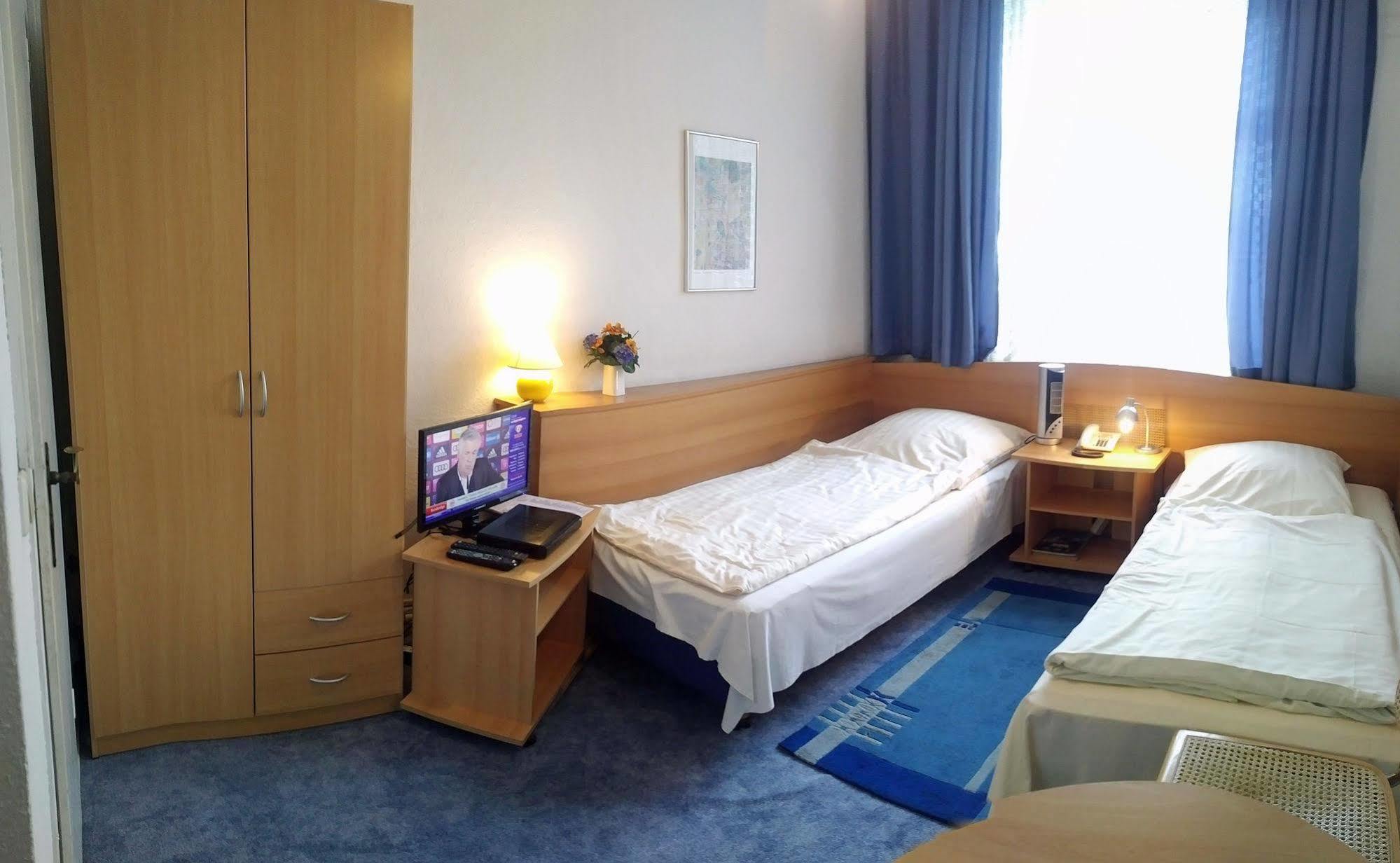 Central Budget Hotel Bonn Exterior photo